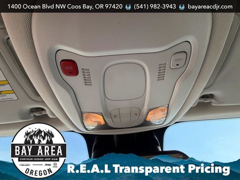 Used 2023 Jeep Renegade Latitude AWD/4WD image 17
