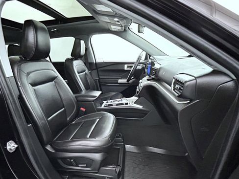 Used 2022 Ford Explorer XLT w/ Equipment Group 202A image 15