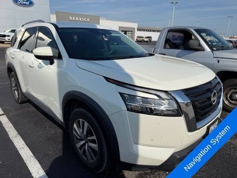 Used 2023 Nissan Pathfinder SL FWD image 3