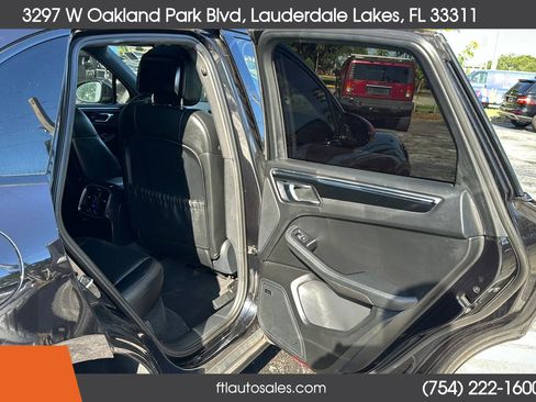 Used 2017 Porsche Macan S image 32