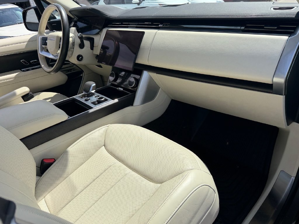 Used 2023 Land Rover Range Rover SE AWD/4WD image 17