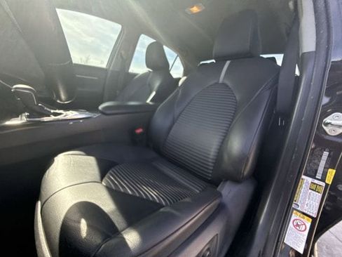 Used 2019 Toyota Camry SE image 11