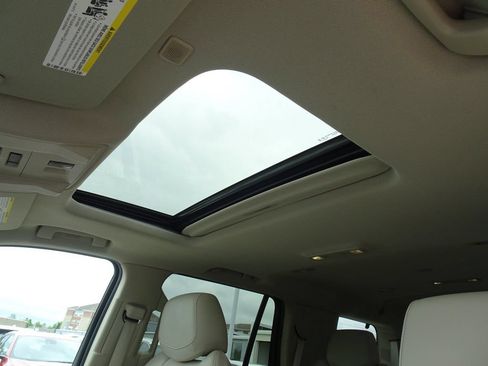 Used 2019 Cadillac Escalade Luxury AWD/4WD image 11