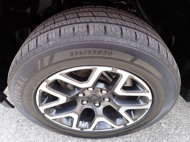 Used 2025 RAM 1500 Laramie AWD/4WD image 12