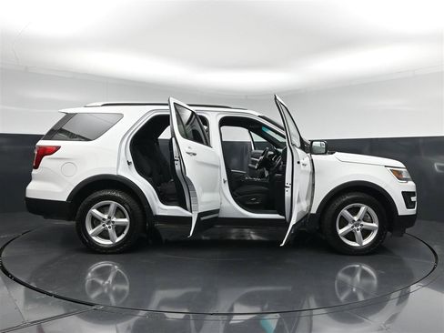 Used 2016 Ford Explorer XLT AWD/4WD image 31