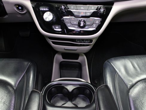 Used 2022 Chrysler Pacifica Touring-L FWD image 20