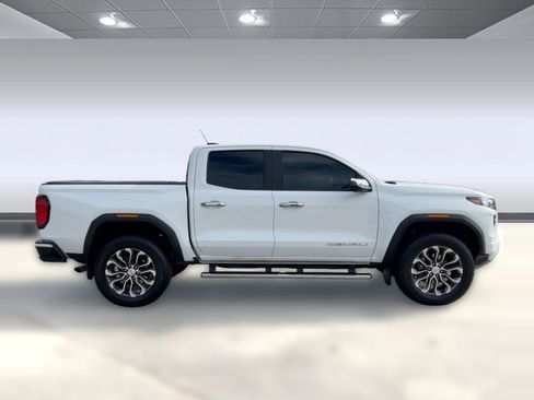 Used 2024 GMC Canyon Denali image 7