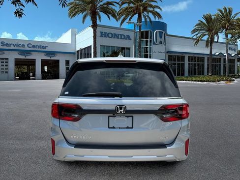 Used 2025 Honda Odyssey Elite image 7