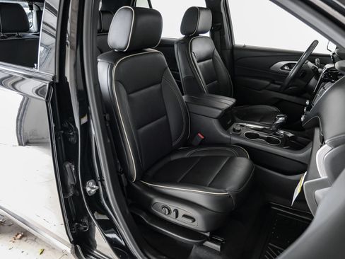 Used 2022 Chevrolet Traverse Premier w/ Redline Edition FWD image 42