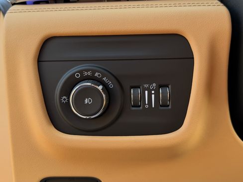 Used 2024 Jeep Grand Cherokee Summit AWD/4WD image 20