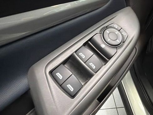 Used 2022 Chevrolet Bolt EUV Premier FWD image 13