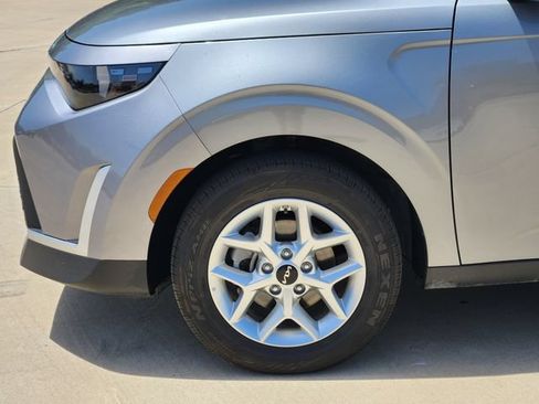 Certified 2025 Kia Soul LX w/ LX Technology Package FWD image 8