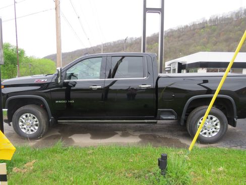 Used 2024 Chevrolet Silverado 2500 LTZ w/ LTZ Convenience Package AWD/4WD image 4