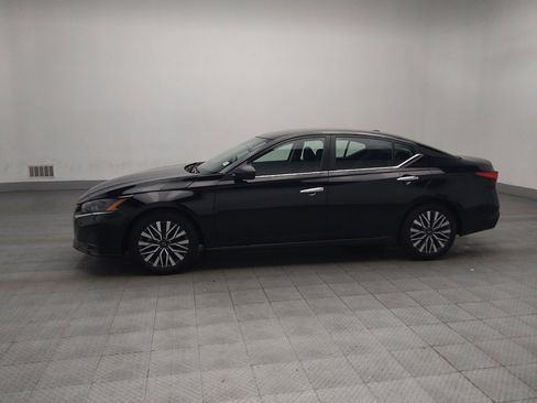 Used 2024 Nissan Altima 2.5 SV image 2