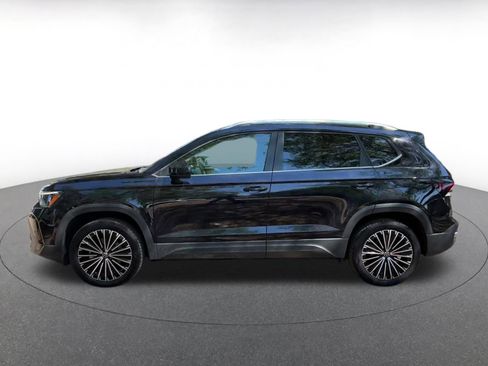 Used 2025 Volkswagen Taos SE FWD image 9
