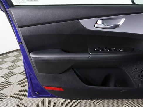 Used 2023 Kia Forte LXS image 17