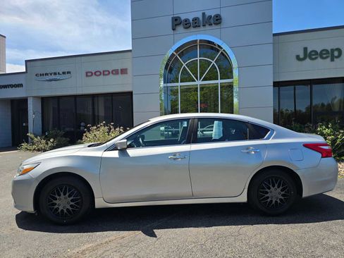 Used 2016 Nissan Altima 2.5 S w/ Power Driver Seat Package FWD image 3
