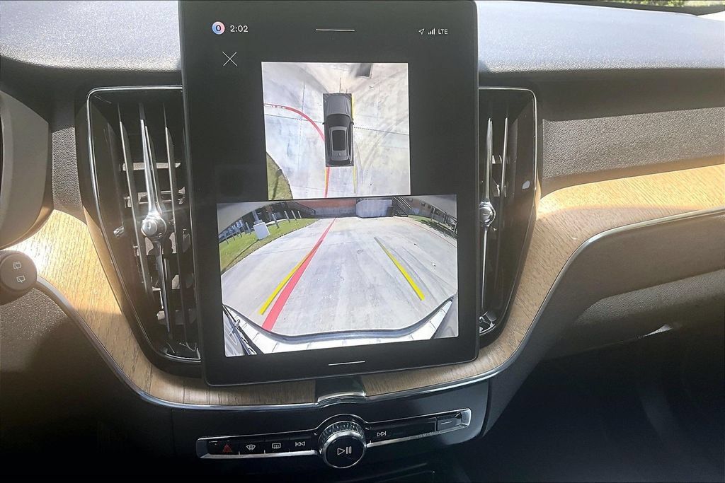 Certified 2026 Volvo XC60 B5 Plus AWD/4WD image 29