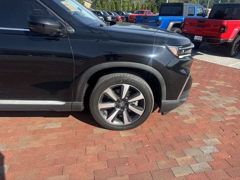 Used 2025 Honda Pilot Touring image 17