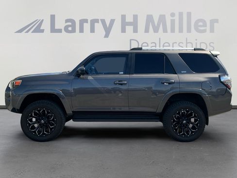Used 2019 Toyota 4Runner SR5 AWD/4WD image 2