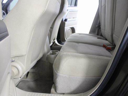 Used 2014 Jeep Patriot Latitude image 14