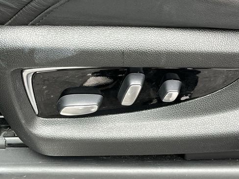 Used 2019 Cadillac Escalade ESV Premium Luxury image 34