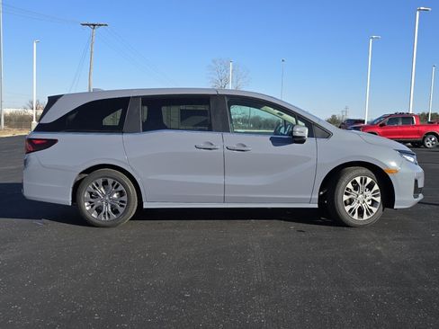 New 2026 Honda Odyssey Touring image 22