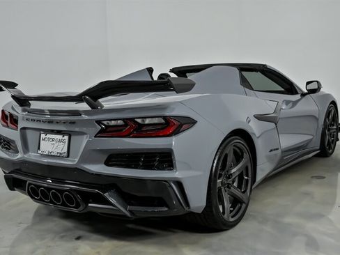 Used 2025 Chevrolet Corvette Z06 w/ Z07 Performance Package RWD image 9
