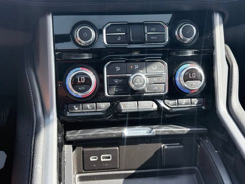 Used 2021 GMC Yukon Denali w/ Denali Premium Package RWD image 12
