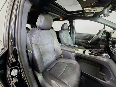 New 2026 Toyota Sienna Platinum AWD/4WD image 27