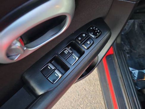 Used 2019 Kia Soul FWD image 23