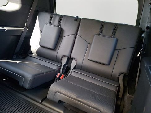 Used 2024 Lexus GX 550 w/ Accessory Package (Z1) AWD/4WD image 11