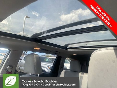 Used 2018 Toyota Highlander Limited Platinum AWD/4WD image 8