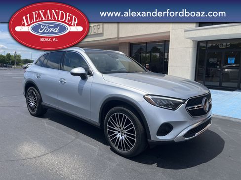 Used 2025 Mercedes-Benz GLC 300 4MATIC image 3