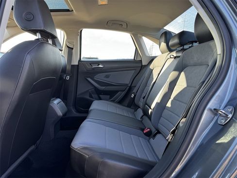 Used 2025 Volkswagen Jetta SE image 30