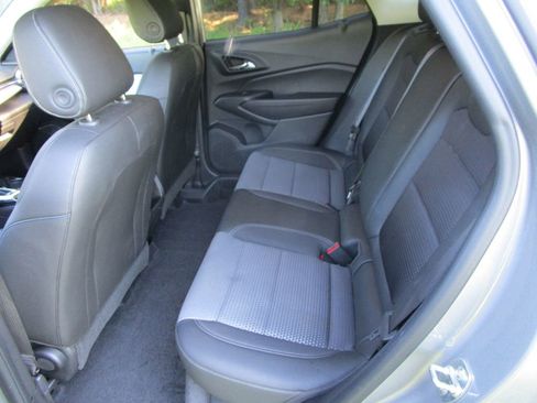 Used 2025 Chevrolet Trax LT w/ LT Convenience Package FWD image 15