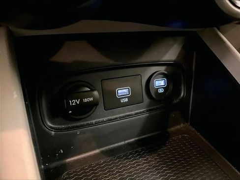 Used 2020 Hyundai Venue FWD image 31