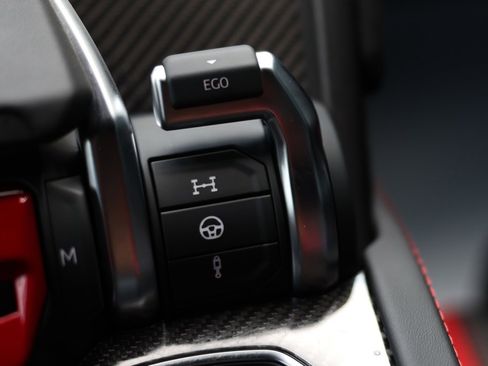 Used 2024 Lamborghini Urus Performante image 39