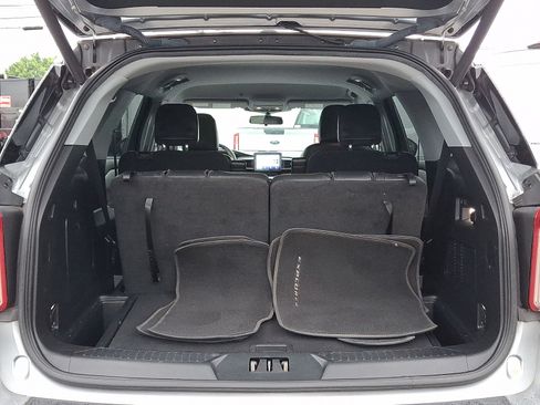 Used 2022 Ford Explorer XLT w/ Equipment Group 202A AWD/4WD image 28