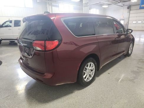 Used 2022 Chrysler Voyager LX image 5