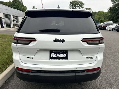 Used 2023 Jeep Grand Cherokee L Laredo AWD/4WD image 27