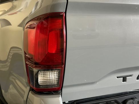 Used 2019 Toyota Tacoma TRD Off-Road w/ Technology Package AWD/4WD image 42