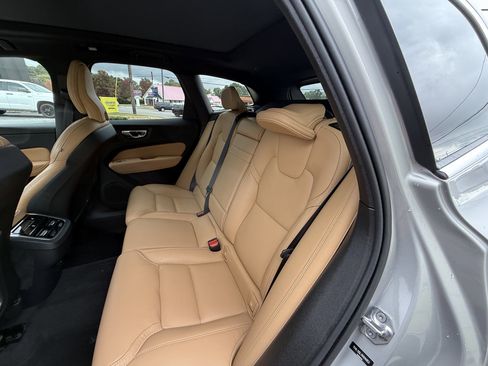 Used 2022 Volvo XC60 B5 Inscription w/ Advanced Package image 33