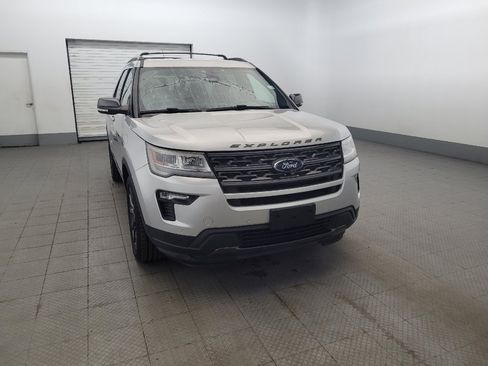 Used 2018 Ford Explorer XLT w/ Equipment Group 202A AWD/4WD image 14
