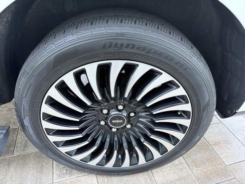 Used 2020 Lincoln Navigator Black Label w/ Cargo Convenience Package AWD/4WD image 36