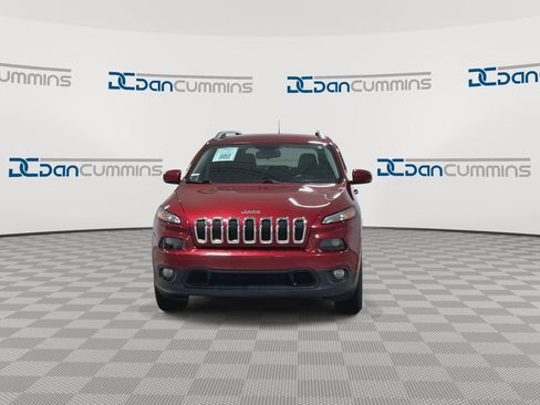 Used 2017 Jeep Cherokee Latitude w/ Safety/Convenience Group AWD/4WD image 3