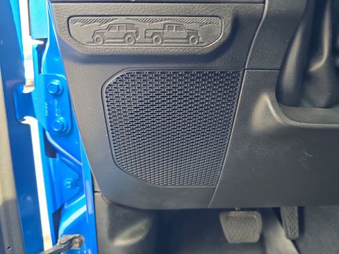 Used 2024 Jeep Wrangler Unlimited Sahara w/ Technology Group AWD/4WD image 14
