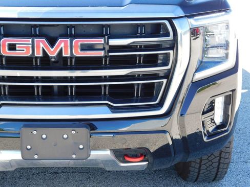 Used 2021 GMC Yukon XL AT4 w/ AT4 Premium Plus Package AWD/4WD image 9