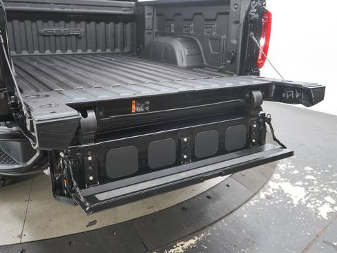 Used 2024 GMC Sierra 1500 AT4 w/ Technology Package AWD/4WD image 17