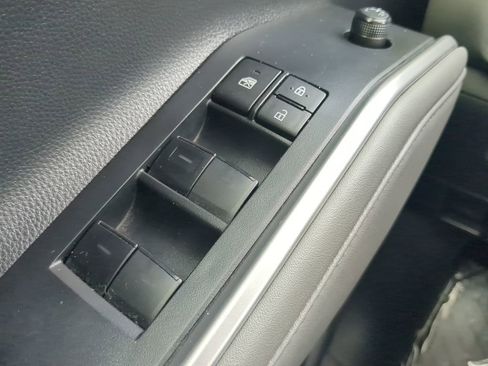 Used 2022 Toyota Highlander XLE image 30